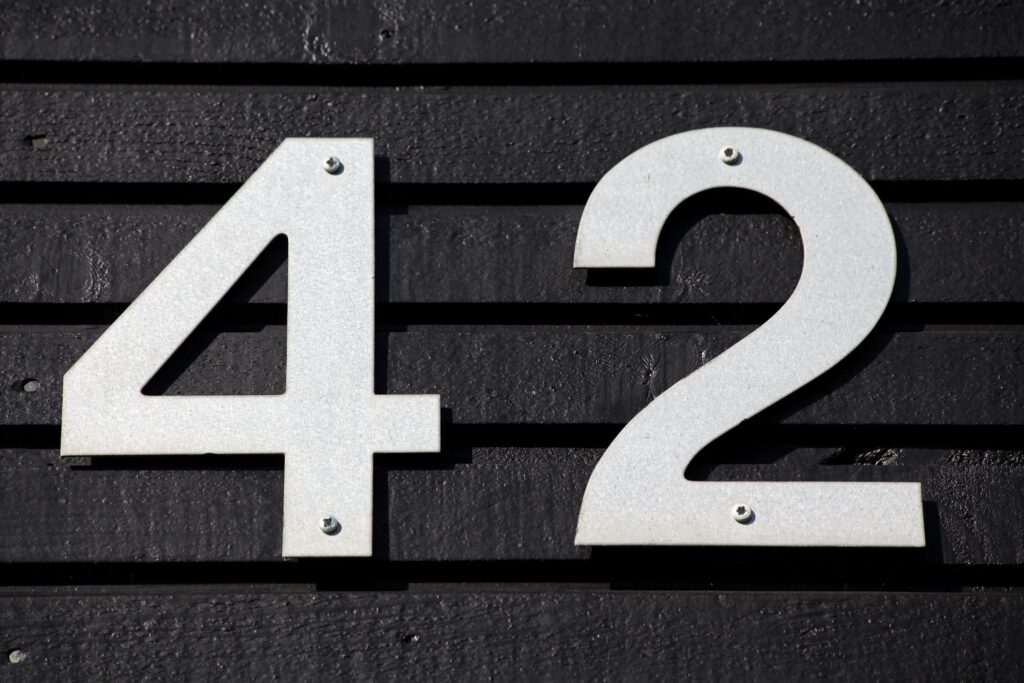 Choisir la plaque idéale pour votre numéro de maison