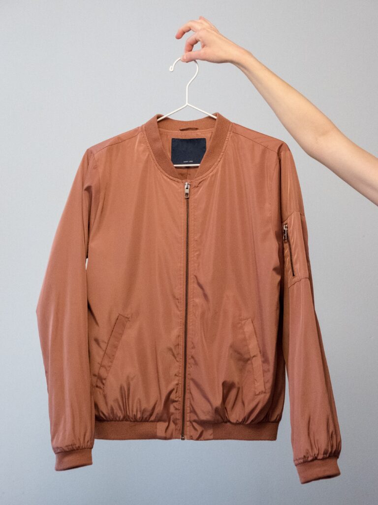 Les avantages d&rsquo;un porte-manteau pour votre entrée